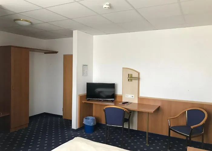 „zum Raukler“, Hotel, Naehe Der A2, Magdeburg / Hohe Boerde