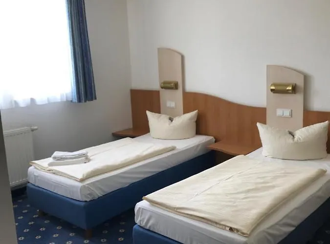 „zum Raukler“, Hotel, Naehe Der A2, Magdeburg / Hohe Boerde ホテル Hohenwarsleben